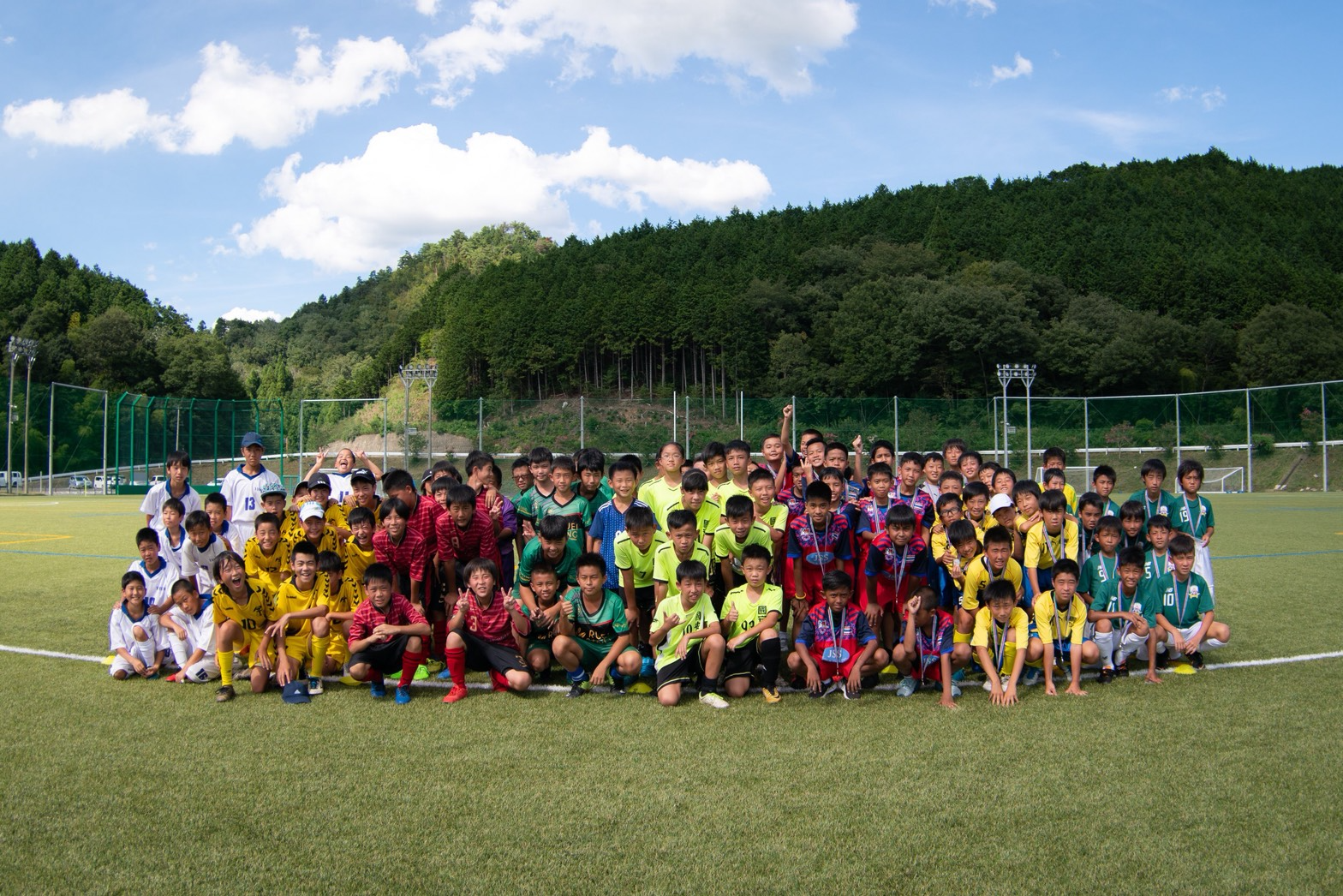 国際大会に参加した子どもたちの集合写真